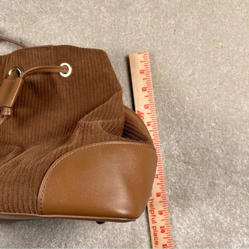 Isaac Mizrahi Brown Bucket Bag Cinch Top Camel Color Ribbed